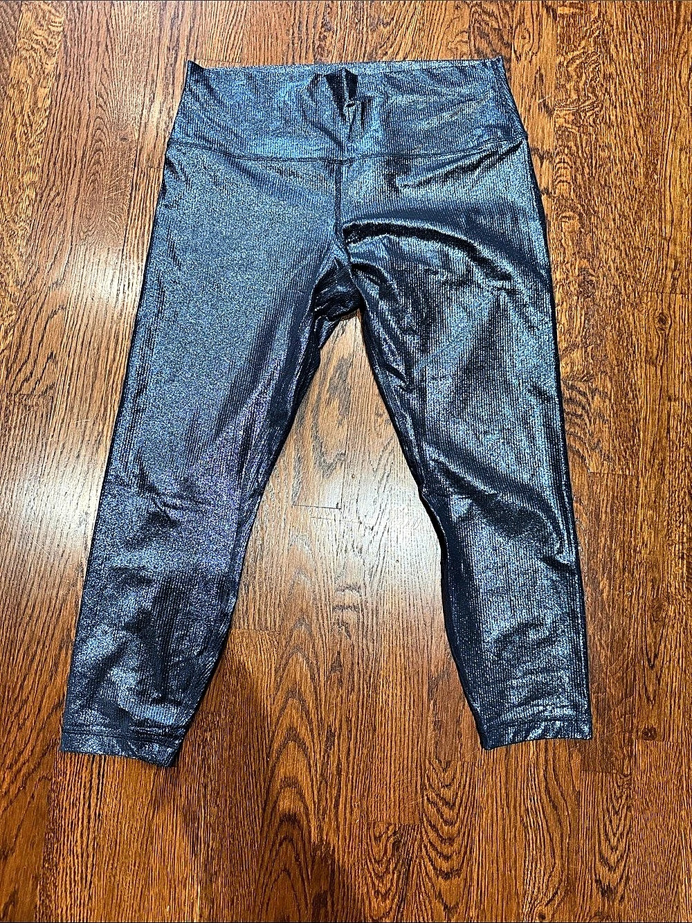 Lululemon Shimmer Leggings in Black Like New